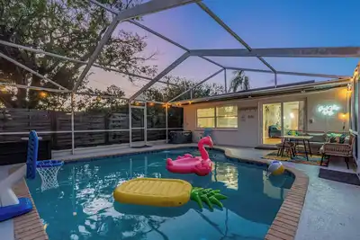 Image de 3br Fun Vibrant Oasis, Heated Pool, Cold Plunge, Barbeque, Fire-pit, Arcade.