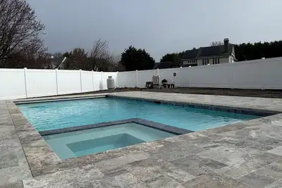 Image de New Saltwater Heated Pool & Hot Tub -Less than 5 Minutes from Nauset Beach!