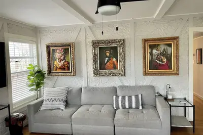 Image de Gorilla House - Backyard Oasis\n\n