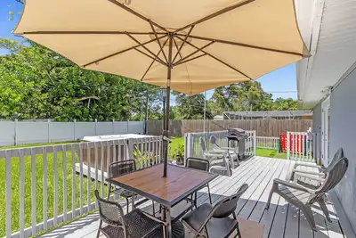 4br/3br - Spacious Home 4 Minutes From Beach