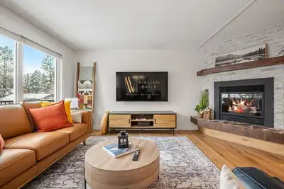 Image de Alpenglow Bungalow | Hot Tub | Games Room | Pets