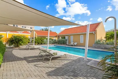 Spacious luxe resort in amazing downtown Otrobanda, Willemstad
