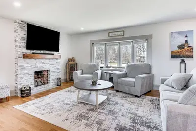 Image de Acres Away - Spacious Maine Retreat w/ Bunkhouse