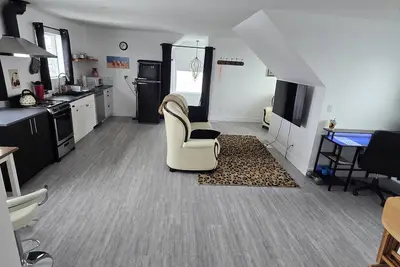 Private. One bedroom apt. on acreage in Exclusive Neighborhood. Spectacular View