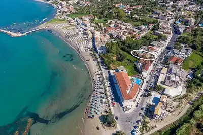 Image de Central apartments amidst flower gardens with pool access, 120m from the beach