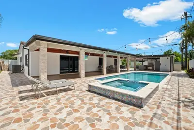 Image de Luxury Miami home heated pool & hot tub