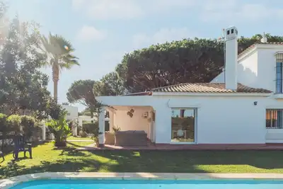 Villa 'Alemania Urbanizacion Roche' avec piscine privée, Wi-Fi et climatisation