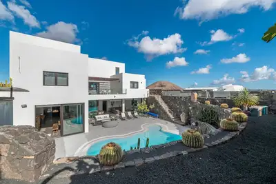 Image de Villa 'Tinguaton' avec vue sur les montagnes, Wi-Fi et climatisation