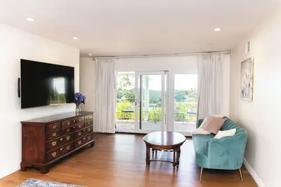 Image de Charming 3 bedroom luxury cottage in Los Angeles hills WiFi, Ac Family Friendly