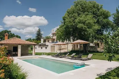 Image de Villa avec climatisation et piscine extérieure