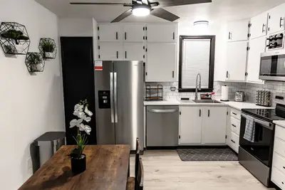 Image de New Cozy 2-bedroom house in a quiet neighborhood close to everything!