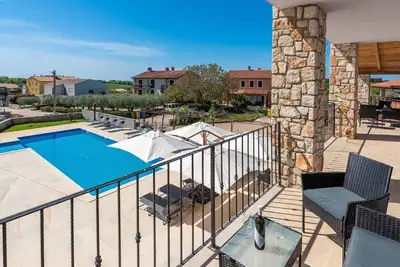 Image de Appartement de vacances avec piscine extérieure commune et climatisation