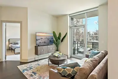 Image de Modern Bright and Luxurious Tysons Retreat | 2 bed