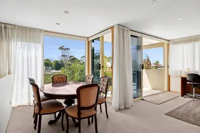 Torquay Zeally - A cozy 2-story townhouse perfect for families and located near the beach.