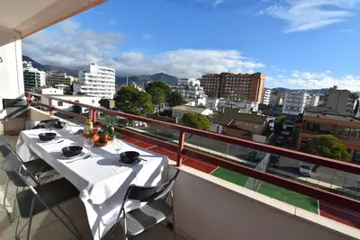 Image de Réservez votre appartement chaleureux à Roses avec piscine, WiFi et climatisation, à seulement 1500 mètres de la plage.