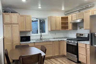 Image de Charming 2-bedroom condo near Hoonah harbor. full kitchen, sleeps 5 with WiFi.