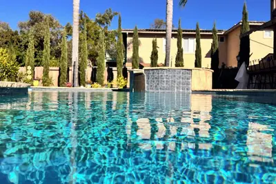 Image de Golden Coast: Spacious 5-bedroom, Pool, Spa, Ac, Pool Table, Piano, Giant Game