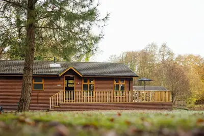 Image de Tranquil Lakeview Lodge near Narberth’s Charm