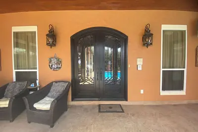 Image de Charming 3-bedroom house with WiFi  Fischer. Porch/pool overlooking Canyon Lake