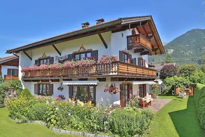 Image de Appartement 'Nr. 2 Karwendel' avec vue sur les montagnes, balcon et Wi-Fi