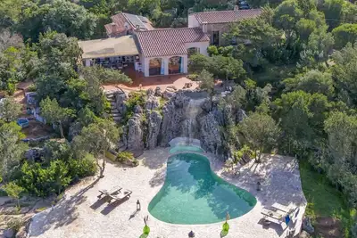 Maison de vacances privée avec bain à remous, piscine privée, Wifi, climatisation, Tv, patio