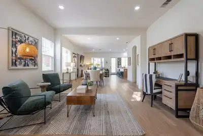 Image de Single-Level Newly Renovated Modern Light Filled Home in Temeku Country Club.