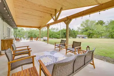 Image de New Listing Discount! Spacious and Updated! Beds for 10! Luxurious Primary Bath!