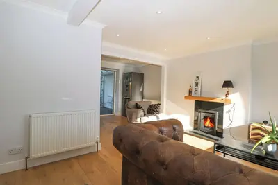 Image de 7 Daltons Place, pet friendly, with open fire in Arundel