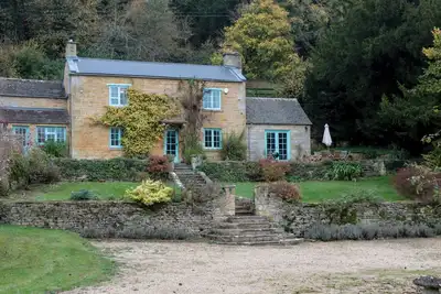 The Snicket, pet friendly, character holiday cottage in Northleach