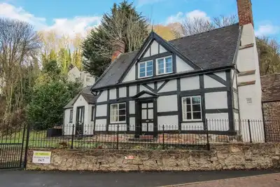 Image de 34 The Wharfage, pet friendly, with open fire in Ironbridge