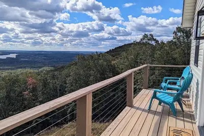 Image de High Rock Mountain & Lake Guest House, 20 mile view!