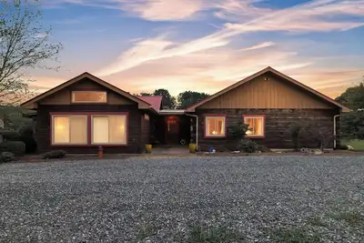 Image de Cozy Cabin in Small town Usa