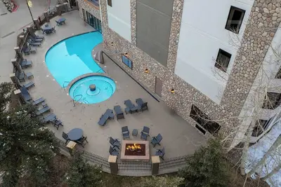 Image de Grand Lodge Studio 414 — Pet Ok | Ski-In/Out | Hot Tub | Heated Pool | Mtn Views