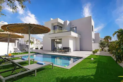 Villa Vitalia - 3Bed all En-suite with Private Pool