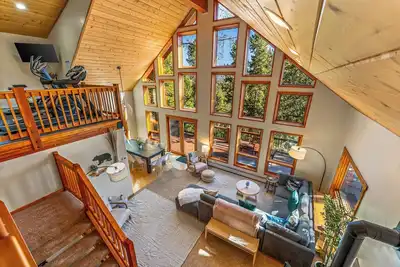 Image de Mtn Views! 4k SqFt! Gym! Hot tub! 4 King Ensuites+