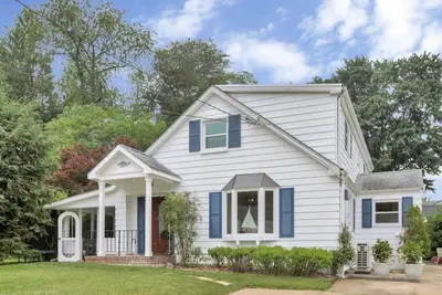 Image de Charming 4-bedroom house 2 blocks from the Navel Academy Stadium