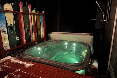 Image de Spacious 4-bedroom home at Bolton Valley with WiFi and private Hot Tub!