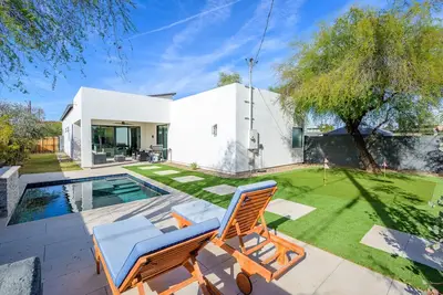 Image de Epic 4br w/ Mini-Golf + Pool | Near Downtown