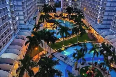 Shore 1 - 2br Penthouse in Mall Of Asia Complex.