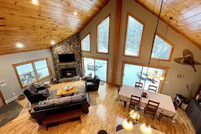 Image de Mountain Chalet Retreat w HotTub. Minutes from Hunter, Windham, Tannersville.