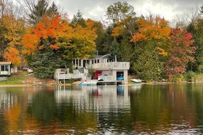 Image de Kanata House - Charming Lakeside Cottage