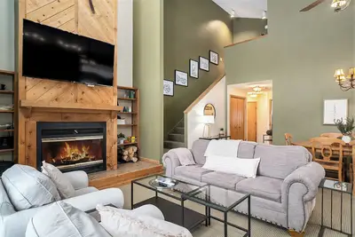 Image de Spacious 3 Bedroom Condo @ Schuss Mountain seconds from the ski lifts and golf!