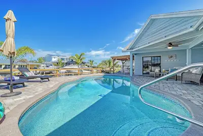 Image de Canal front, dock, heated Pool, near Ami+Img