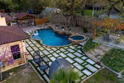 Image de Epic Retreat | Pool, Pickleball, Games, Playground