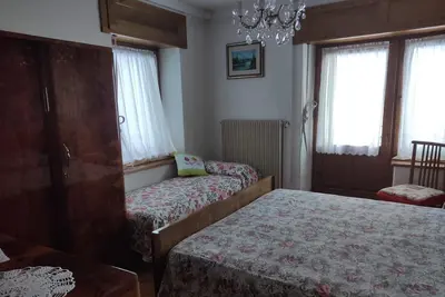 Image de Chambre 'Pini' avec vue sur les montagnes et balcon