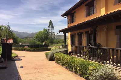 Image de Maison de campagne 'Los Avellanos Casa 1' avec vue sur montagne, terrasse privée et jardin privé