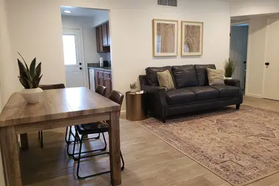 Image de Casita B: Private fenced yard with turf, grill, outdoor dining and seating.