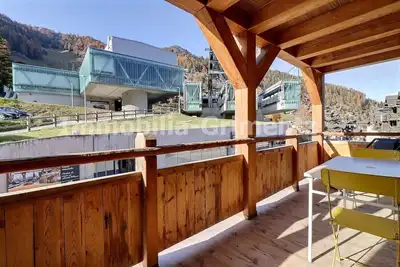 Image de Appartement confortable pour 4 à 5 personnes, salon avec poêle, coin cuisine avec lave-vaisselle, 1