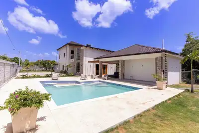 Image de Villa de Luxe en Bord de Mer avec Piscine, Jacuzzi, Club de Plage, WiFi, Clim. +