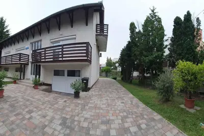 Image de Appartement de vacances avec Wifi, climatisation et pavillon de jardin